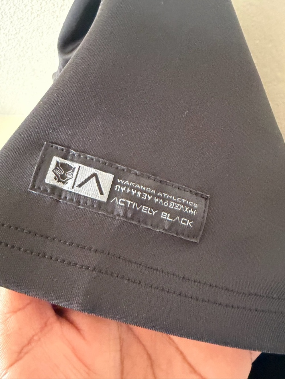 “Actively Black Wakanda Athletics Cropped Hoodie NWT Marvel Black Panther - Picture 5 of 10